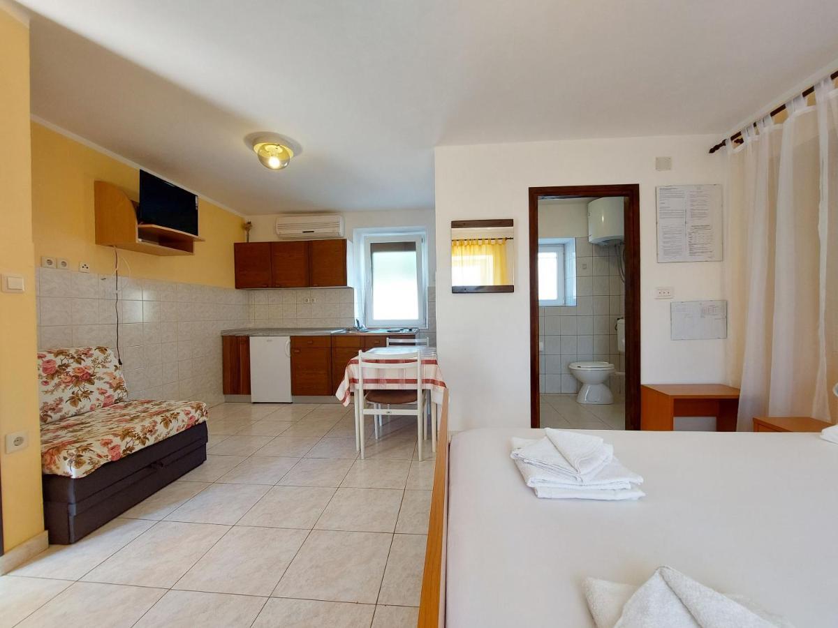 Apartments Ivan Čižići Extérieur photo